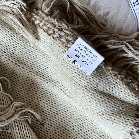 NEW Eva Franco Cotton-Blend Fringe Poncho sze M/L Aztec Brown and White - Picture 15 of 16
